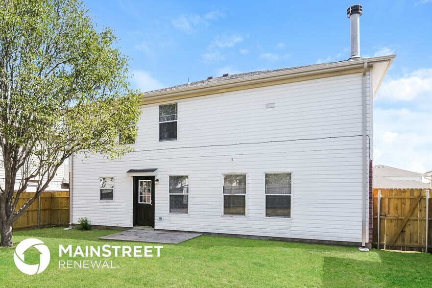 Building Photo - 8768 Stonebriar Ln