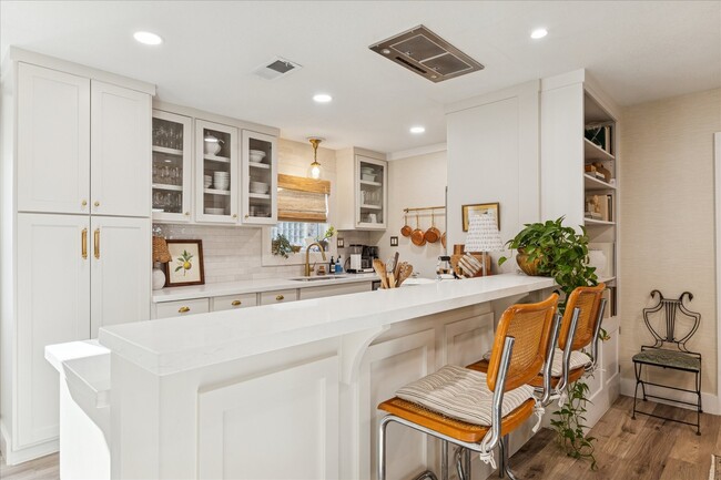 Building Photo - 5907 Hewitt Dr