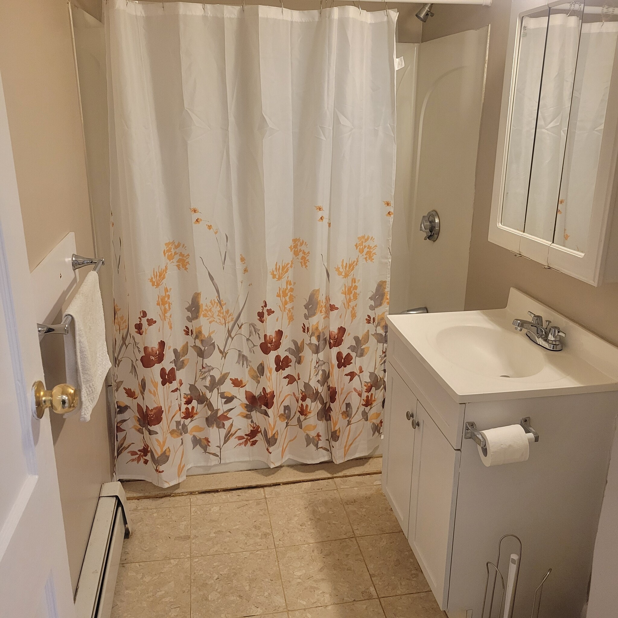 Bathroom - 50 Airlie St