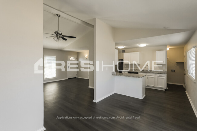 Building Photo - HOME FOR RENT!