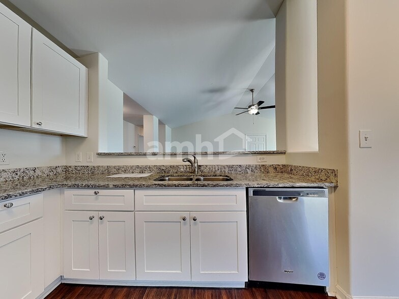 Building Photo - 132 Spring Lakes Dr