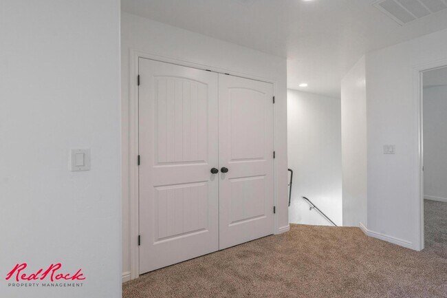 Building Photo - 2075 S Sir Monte Dr