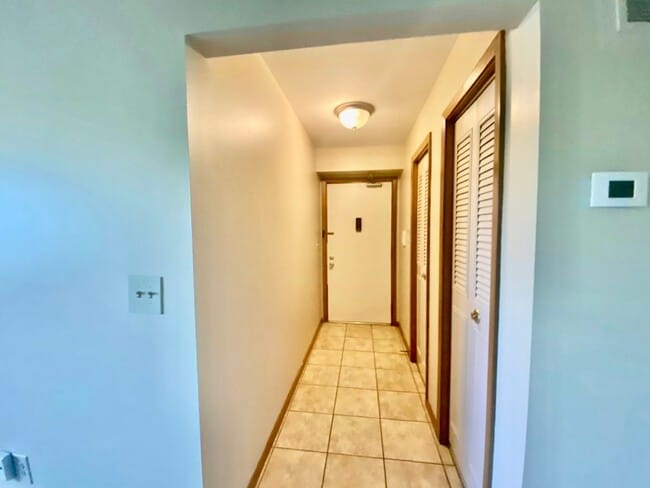 Building Photo - 2 Bed/1.5 Bath Ground floor