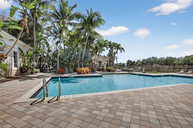 Building Photo - 2496 Centergate Dr