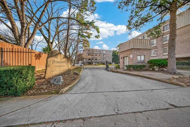 Building Photo - 2211 S Braeswood Blvd