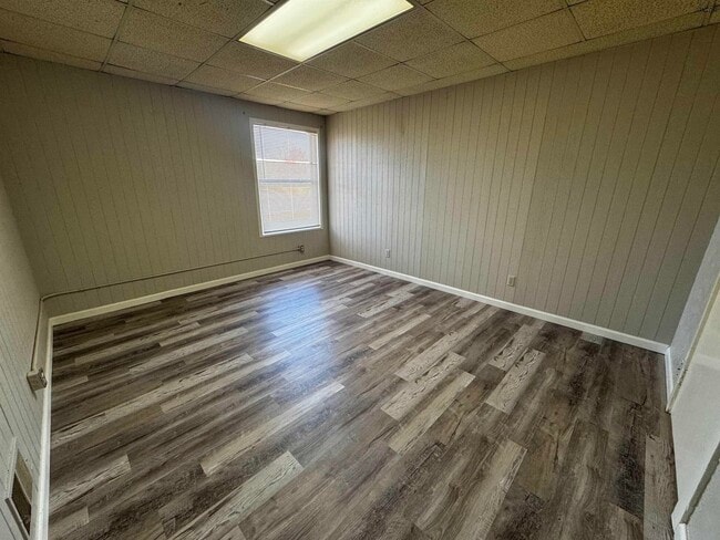 Building Photo - 3201 Southwest Dr