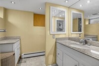 Building Photo - 15 Overland Ave