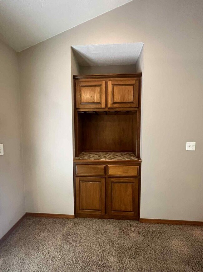 Building Photo - CARTHAGE: BEAUTIFUL 2,864 SQFT 5 BEDROOM /...