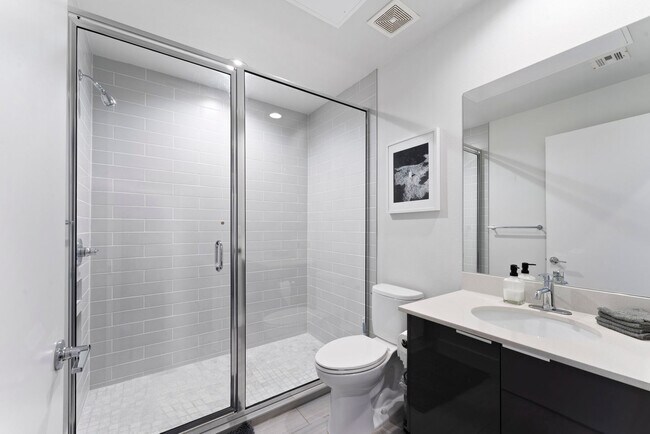 Building Photo - 1800 E 4th St