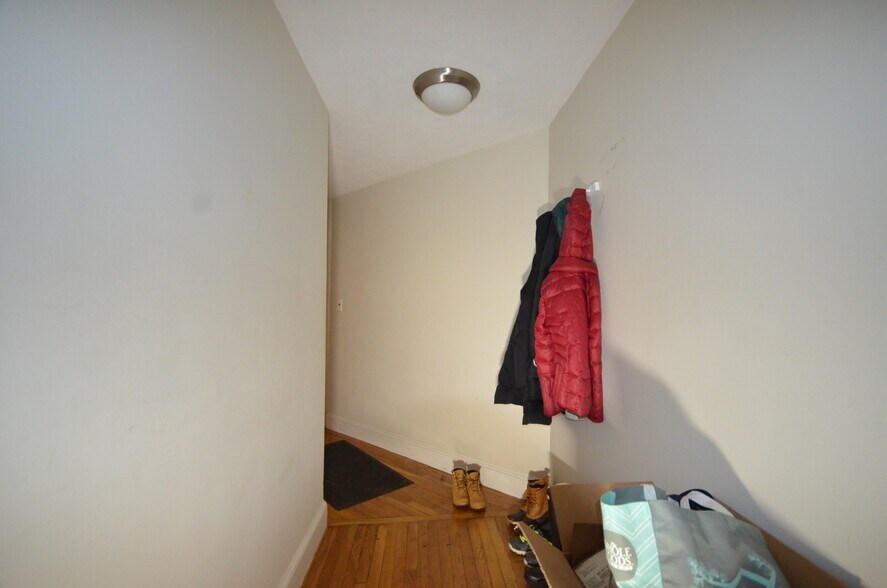 Building Photo - 35 Westland Ave