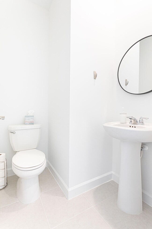 Building Photo - 630 SE Lk Fls St