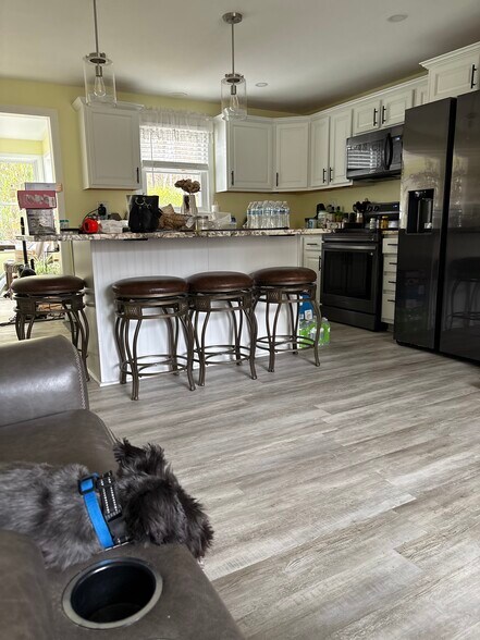 Building Photo - 12 Maylane Dr