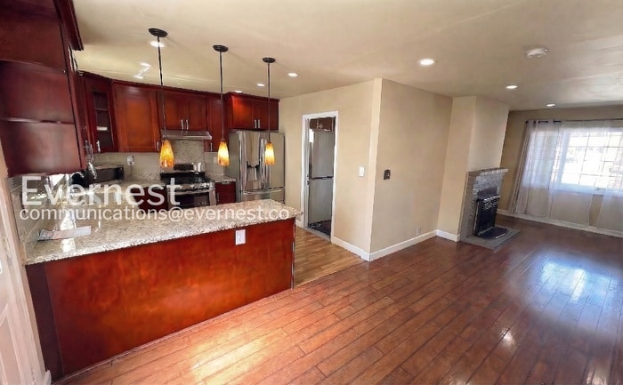 Building Photo - 1936 Shoreview Ave