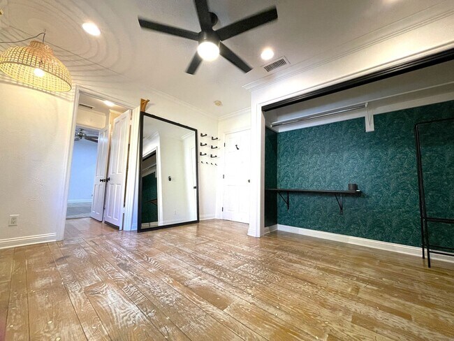 Building Photo - Custom 3-Bed, 2.5 -Bath Retreat with Luxury Features in Reseda