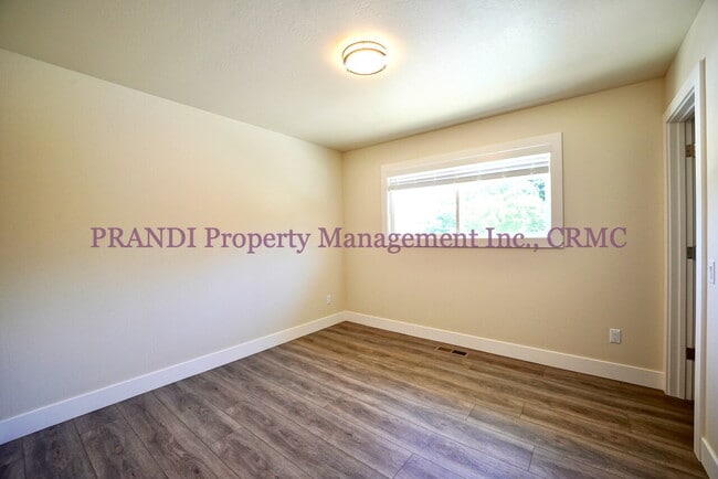 Building Photo - Beautifully Renovated Home in the Heart of...