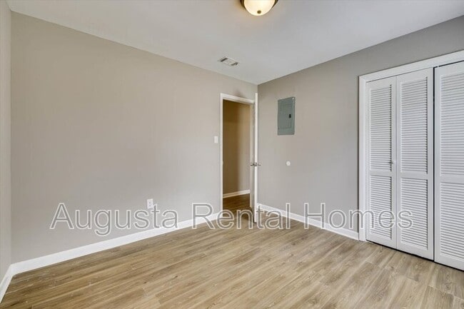 Building Photo - 3606 Cameron Dr