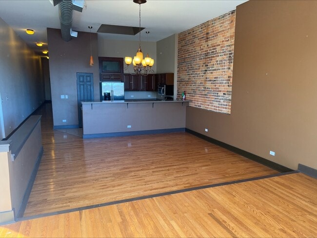 Building Photo - 26 E Downer Pl