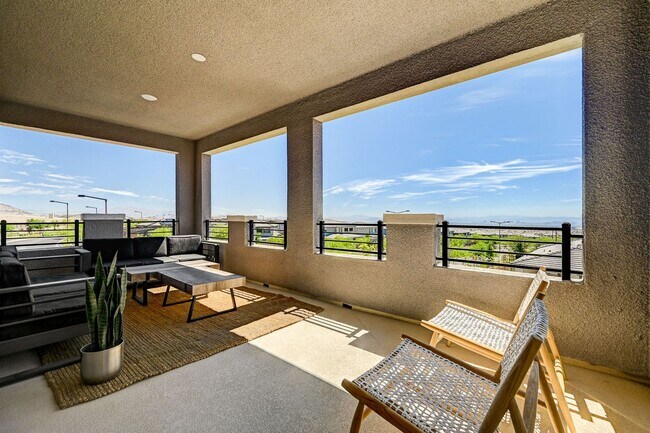 Building Photo - Stunning Fully Furnished 5-Bedroom Home in...