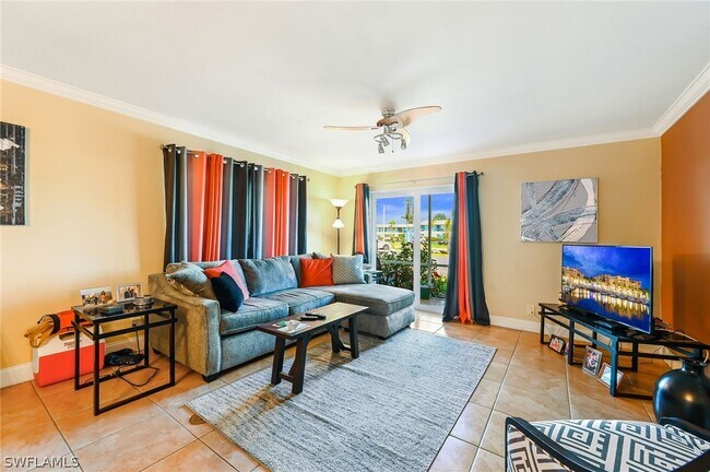 Building Photo - 200 Palm Dr