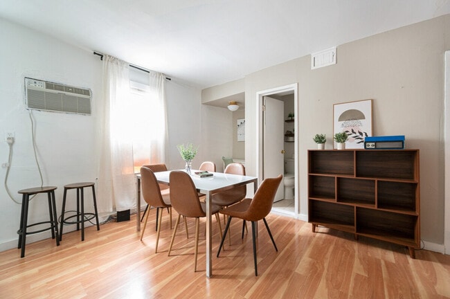 Building Photo - 309 W 28th St