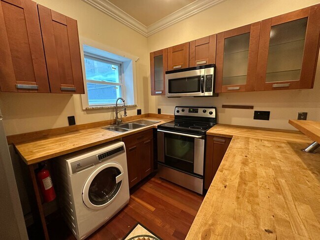 Building Photo - Gorgeous Studio Apartment in Fishtown with...