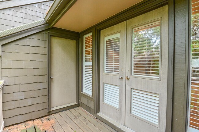Building Photo - 294 Sugar Berry Cir