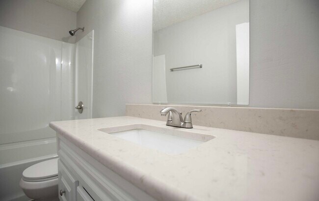 Building Photo - 715 Rose Ln