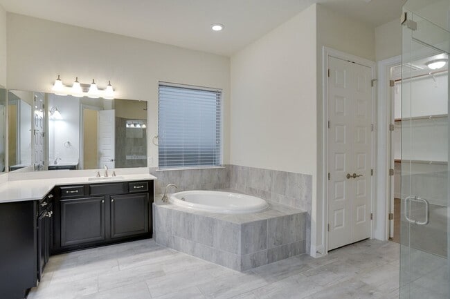 Building Photo - 16005 Axehandle Trl