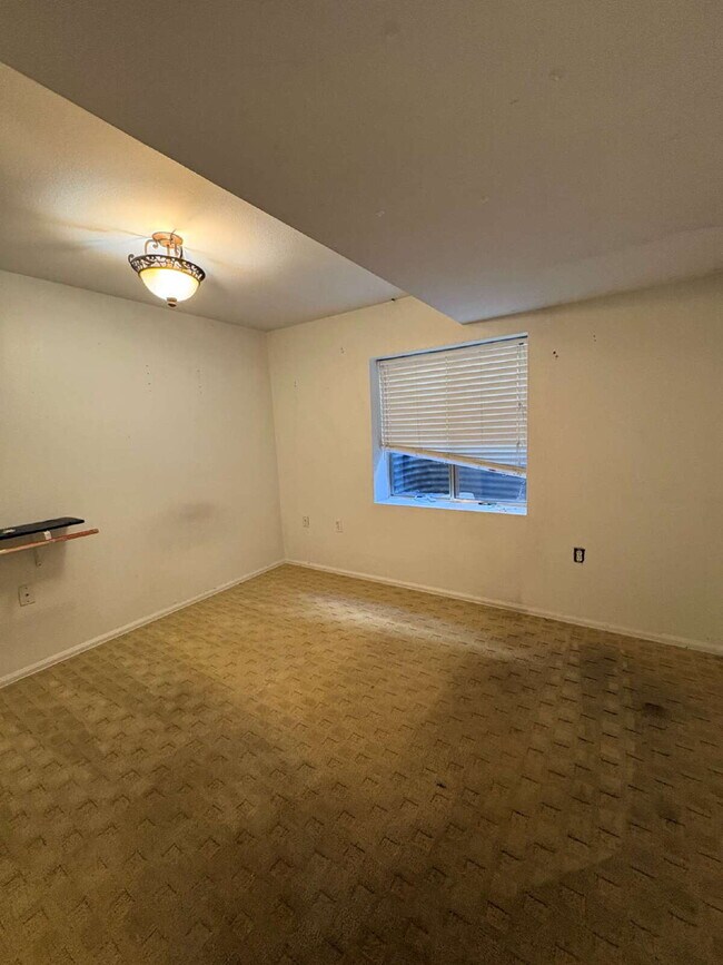Building Photo - 4 bedroom - Canoe Creek