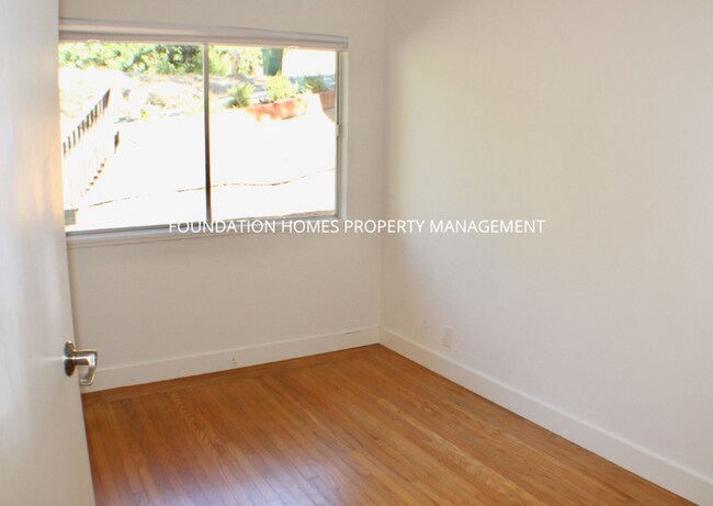 Building Photo - Dreamy Sleepy Hollow Single Story Mid-Cent...