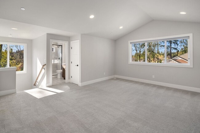 Building Photo - Luxury Haven