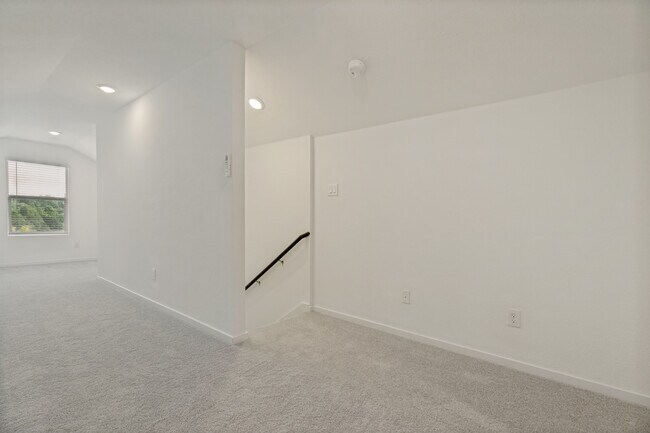 Building Photo - 1037 Bishop Creek Dr