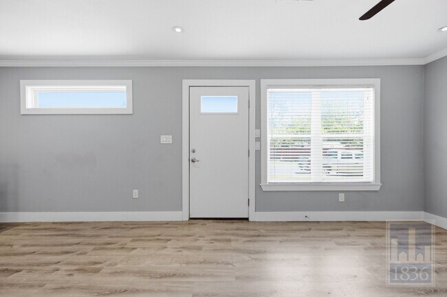Building Photo - 1103 Booker Ave