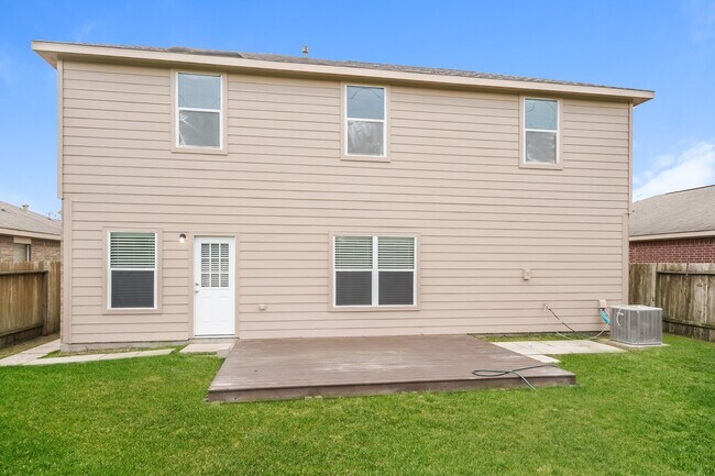 Building Photo - 2027 Golden Topaz Dr