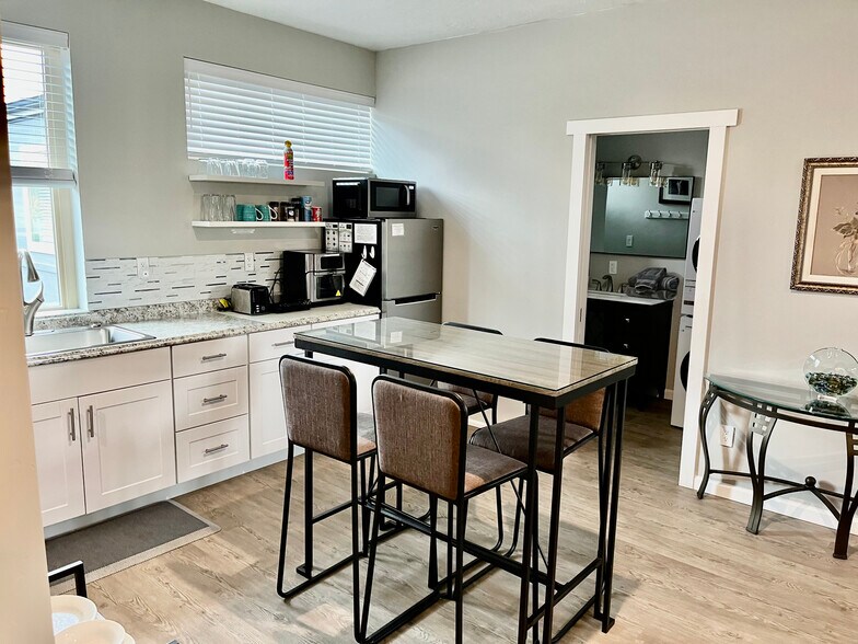 Building Photo - 241 E 36th St