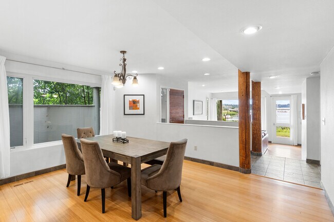 Building Photo - 549 N Tomahawk Island Dr