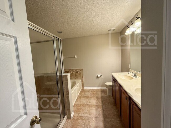 Building Photo - 109 Whispering Pines Way