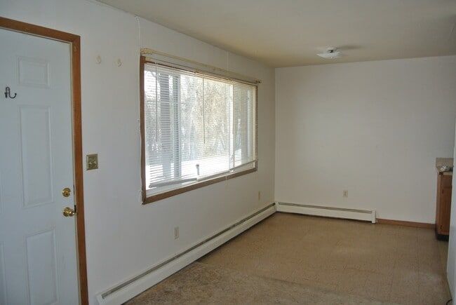 Building Photo - 716 4th St SW