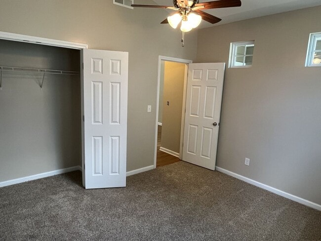 Building Photo - Great 4 Bed Home in Desired Winding Walk C...