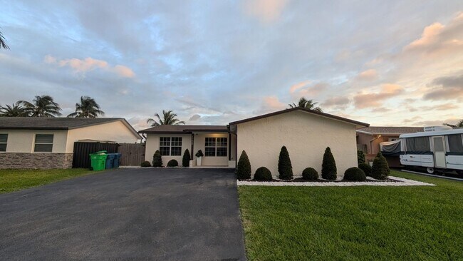 Building Photo - 11640 NW 32nd Manor