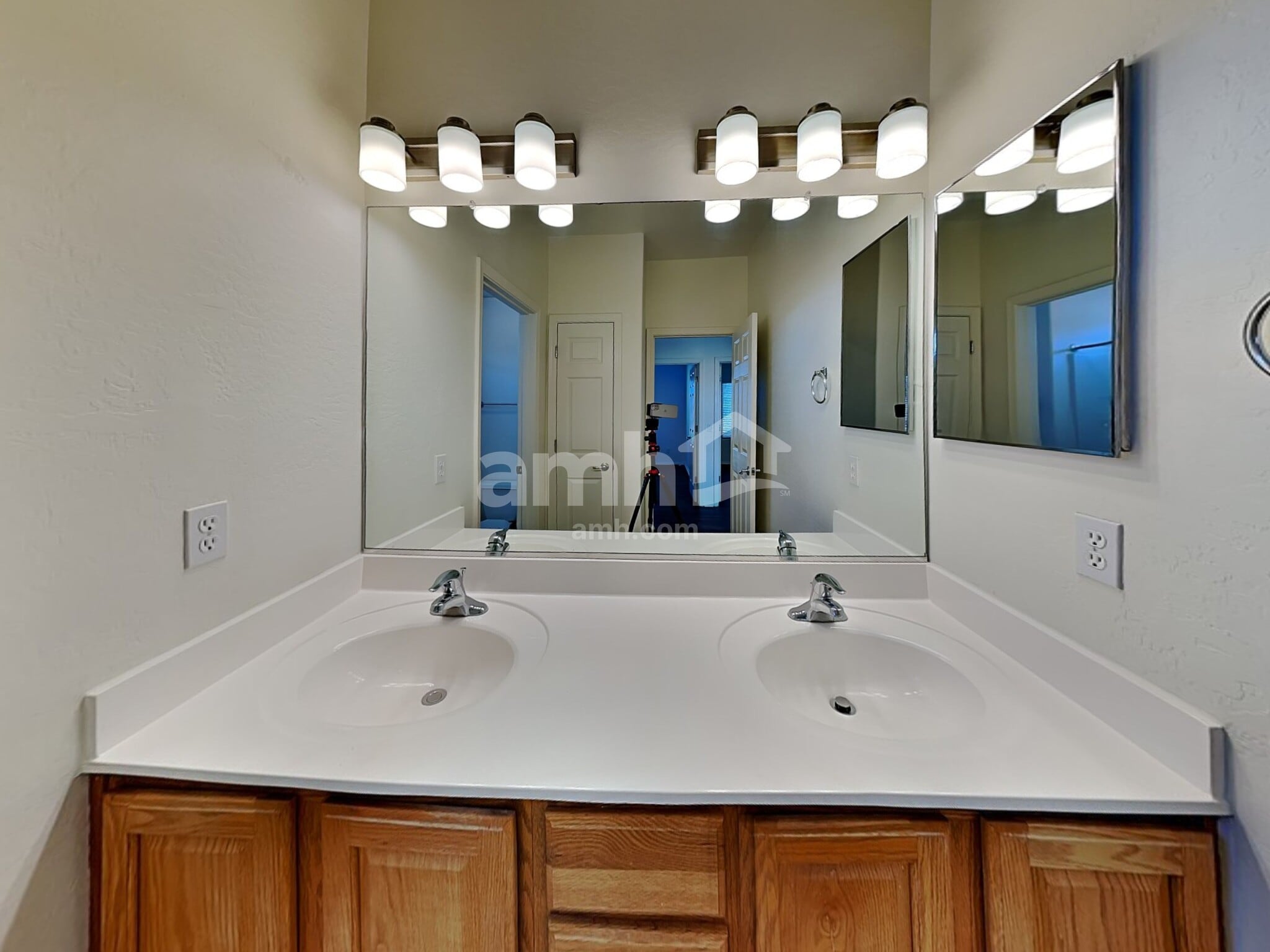 Building Photo - 16244 W Crenshaw Dr