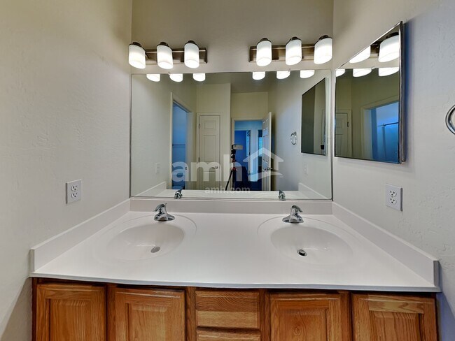 Building Photo - 16244 W Crenshaw Dr