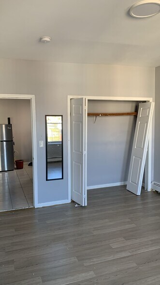 Building Photo - 234 6th Ave W