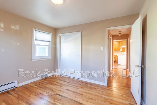 Building Photo - 1529 Walnut Dr