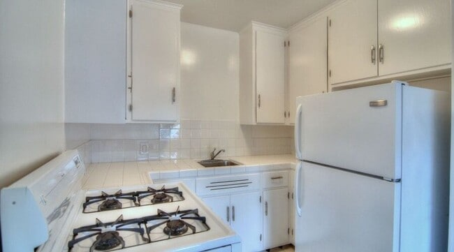 Building Photo - 1549 San Carlos Ave