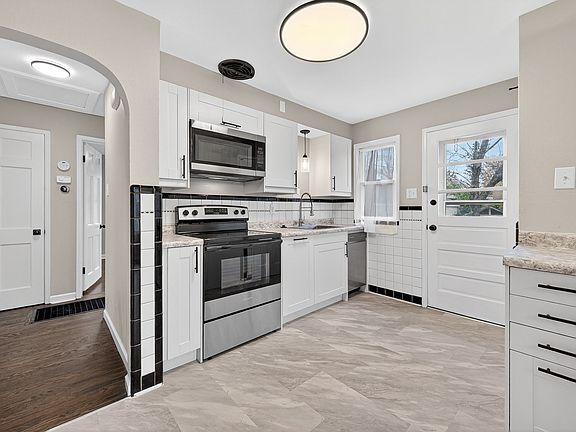 Building Photo - 8232 Davenport Dr