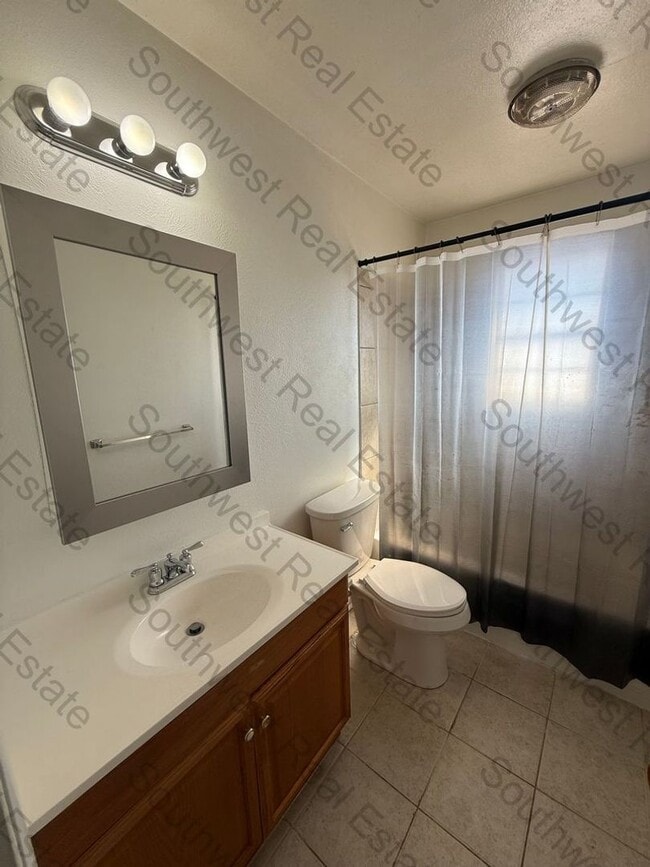 Building Photo - Cute 2 bedroom 1 bath