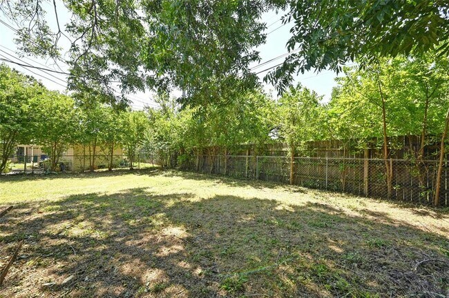 Building Photo - 1513 Corona Dr