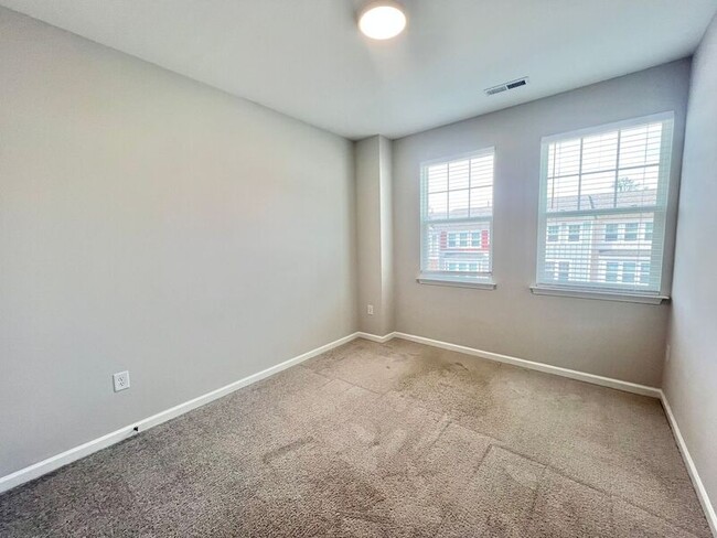 Building Photo - 1034 Manorhaven Dr
