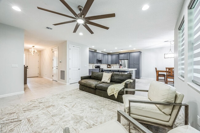 Building Photo - 16369 Oakview Dr
